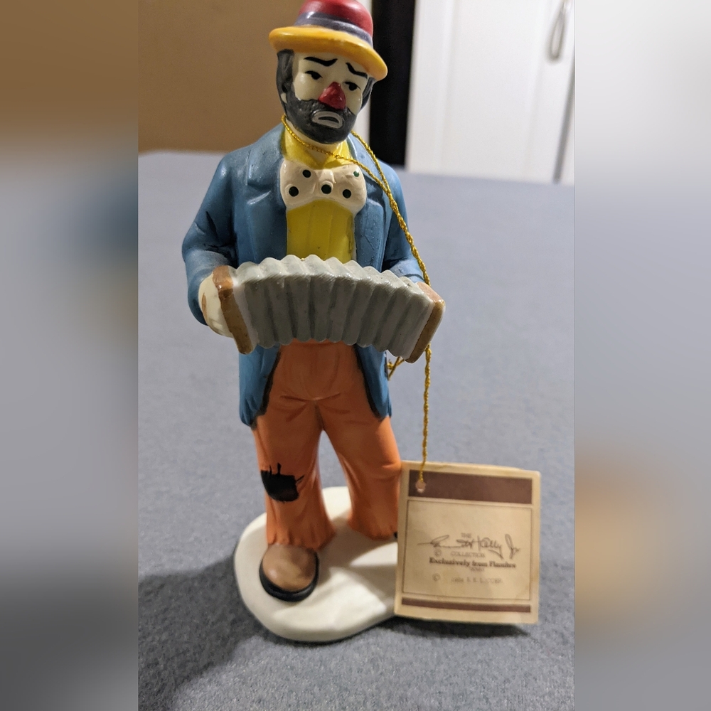 Vintage Flambro Collection  Emmett‎ Kelly Jr Hobo Clown Figurine With Accordion